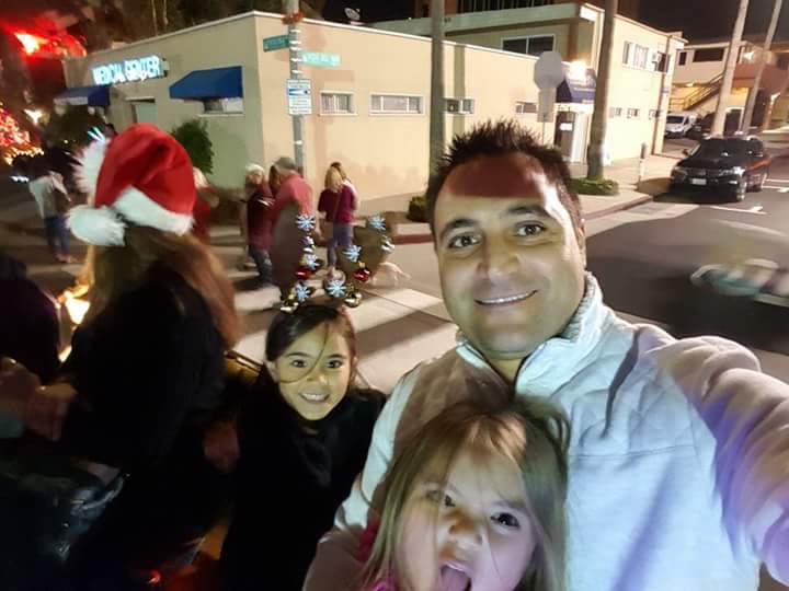 فقيد الخيام الغالي المأسوف على شبابه المرحوم هشام كامل حيدر مع وحيدتيه الياتا ويارا 