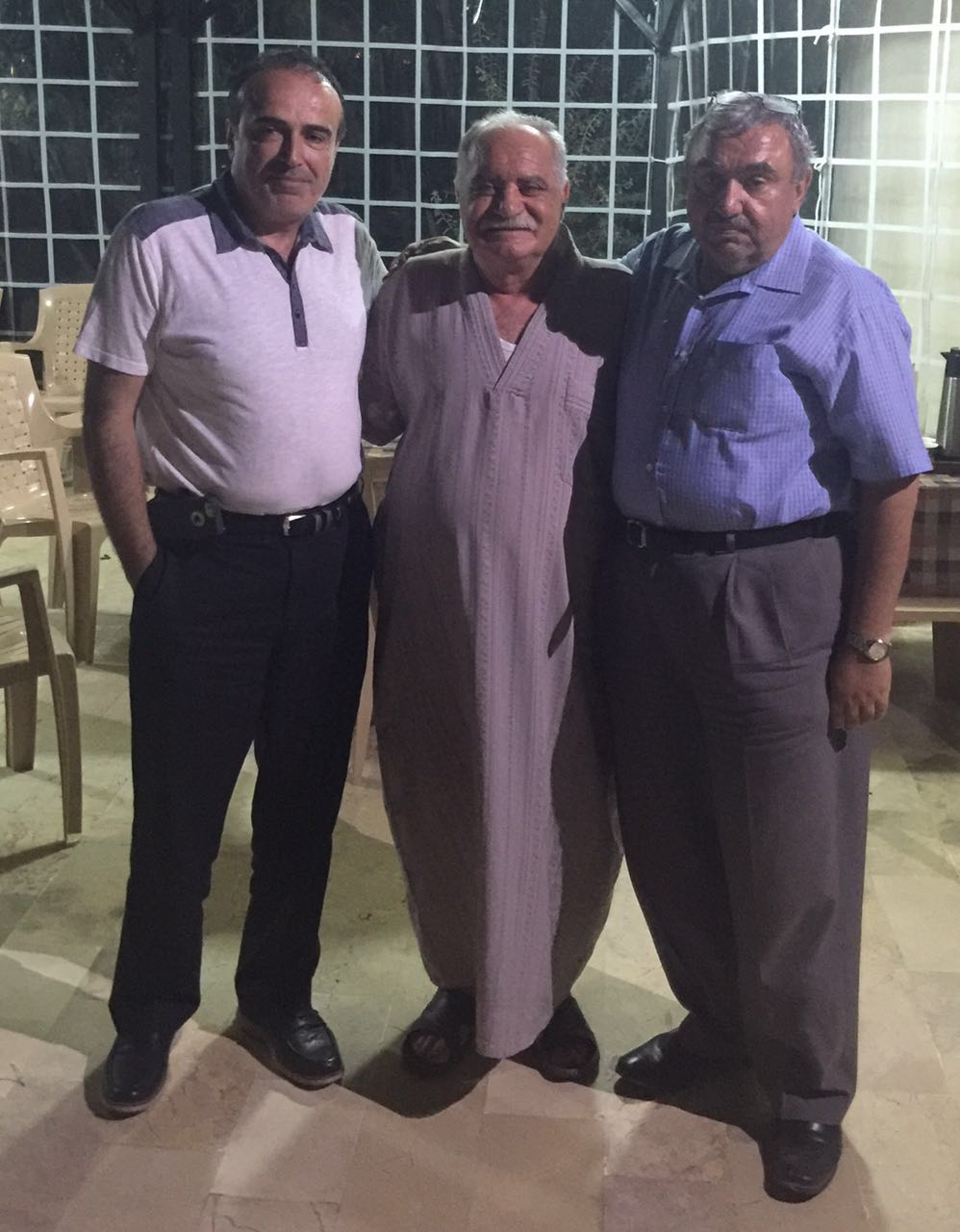 رئيس بلدية الخيام الدكتور علي اسماعيل عبدالله متوسطا الحاج أحمد مالك عبدالله (أبو مالك)  و الحاج غسان سلمان عبدالله