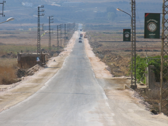 صورة قديمة لطريق الخيام - برج الملوك الهامة والحيوية لأبناء المنطقة 