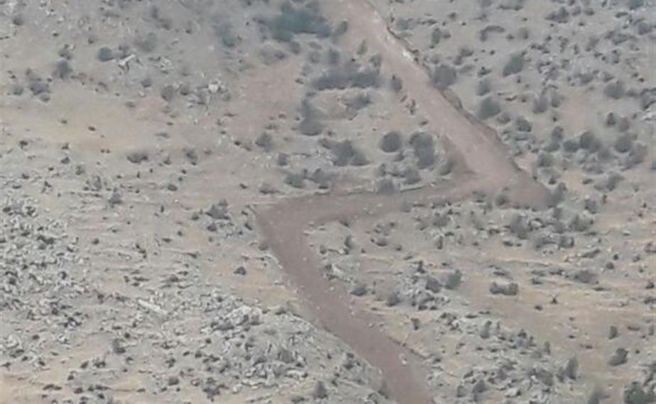  الطريق الجديد في مزاع شبعا الذي يعمل العدوّ على شقّه (طارق ابو حمدان)