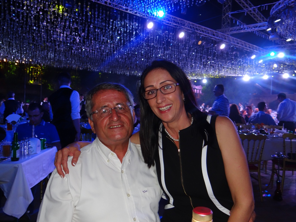 المهندس أسعد رشيدي والسيدة عقيلته.. تلك الحفلة كانت حلماً أنستهم ولو لساعات الهموم  التي نعيشها في هذا البلد