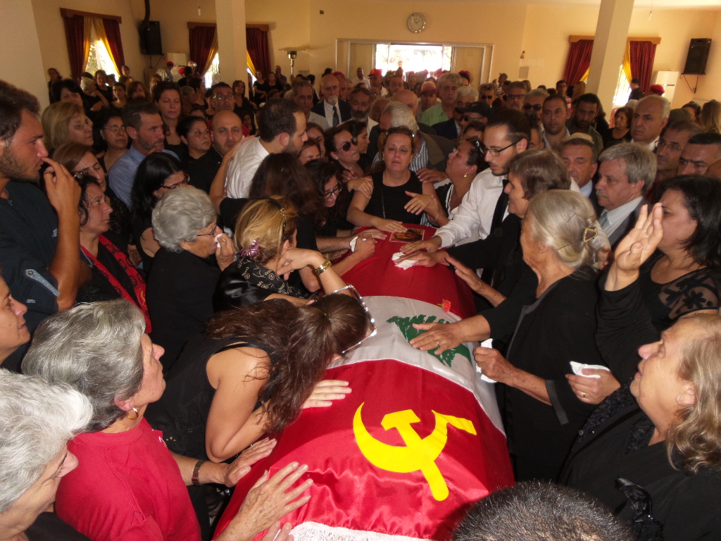 عائلة الفقيد والامين غريب في وداع المناضل البقاعي