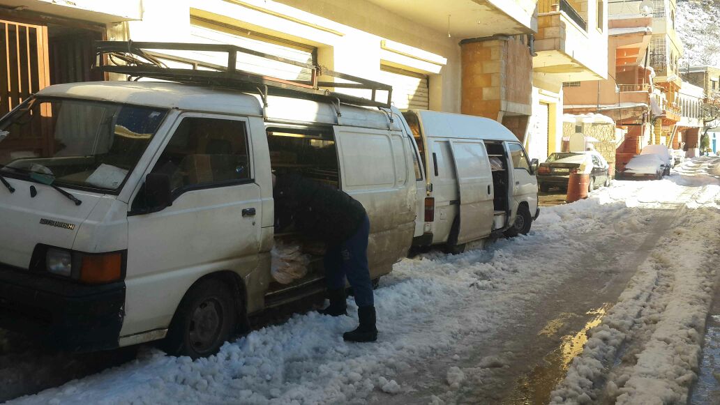 فانات محملة بالخبز