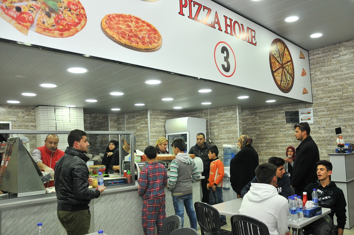 بيتزا هوم  إنطلقت من بلدتنا الحدودية الخيام  ووصل صداها إلى بيروت العاصمة