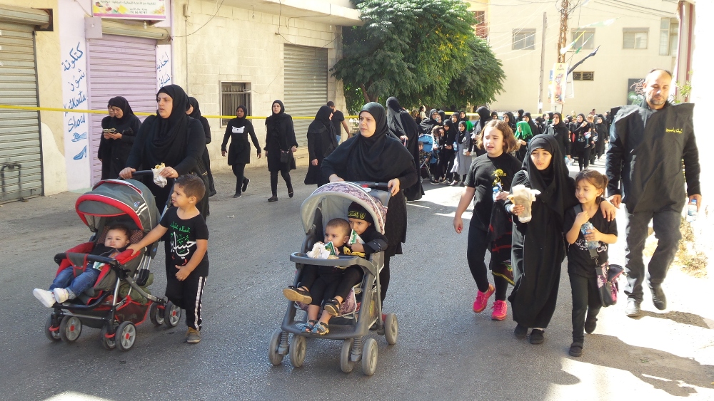 اطفال في مسيرة عاشوراء
