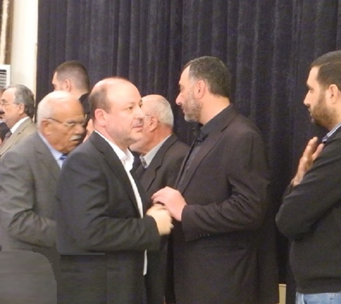 الدكتور علي حماده معزياً الشهيد سامر عطوي بوفاة والدته - أرشيف