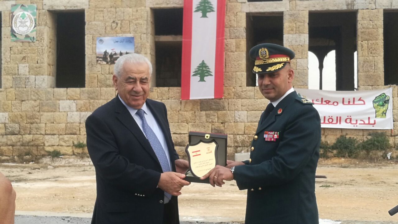 ودرعا تقديريا الى ممثل قائد الجيش العميد الحلو