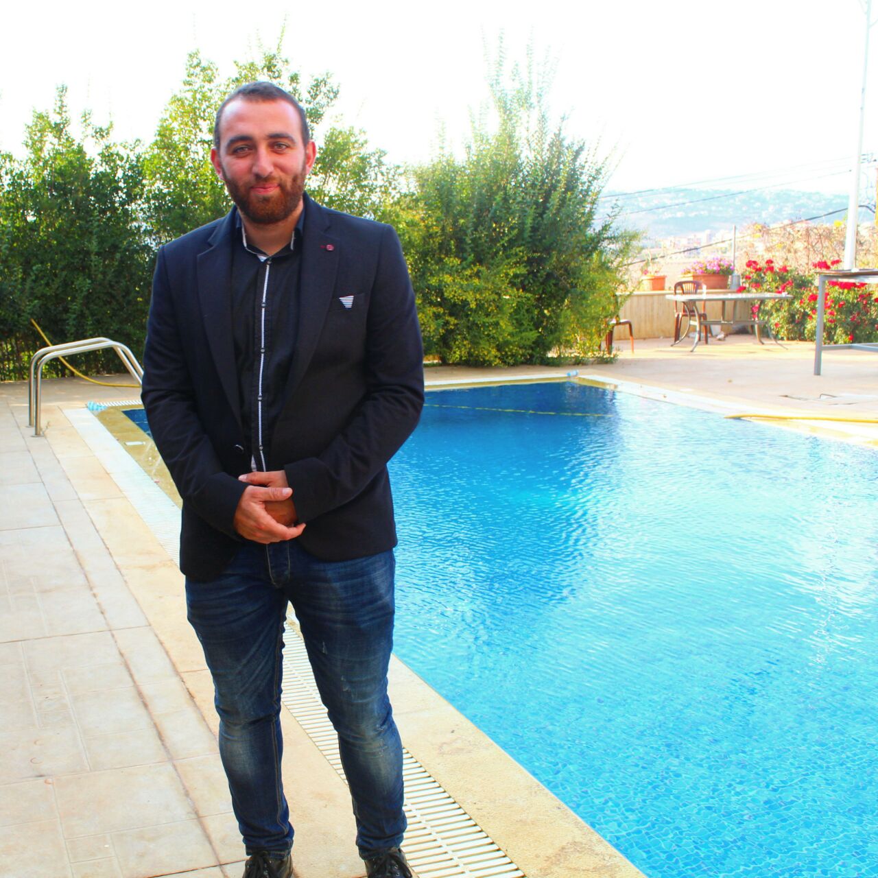 الكاتب ماجد عبدالله