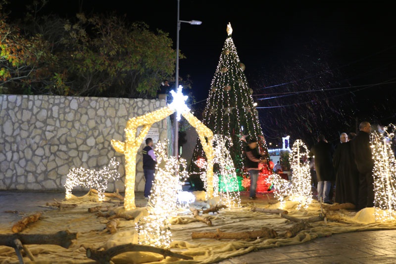 شجرة وزينة الميلاد في كوكبا