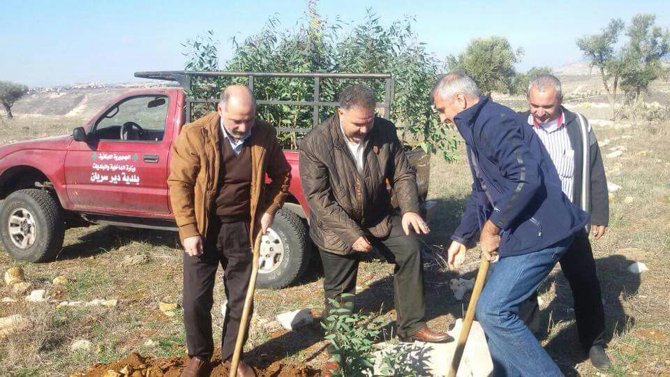 حملة تشجير في دير سريان برعاية النائب علي فياض 