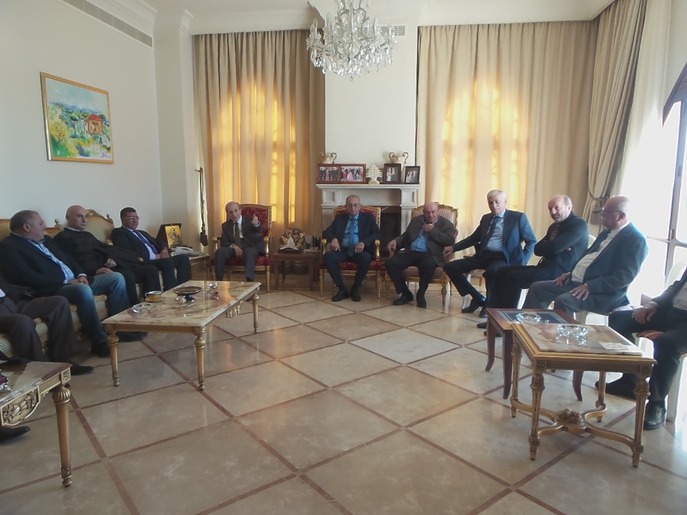 وفد من بلدة ديرميماس، ووفود شعبية من قرى حاصبيا ومرجعيون، في دارة النائب أنور الخليل في حاصبيا