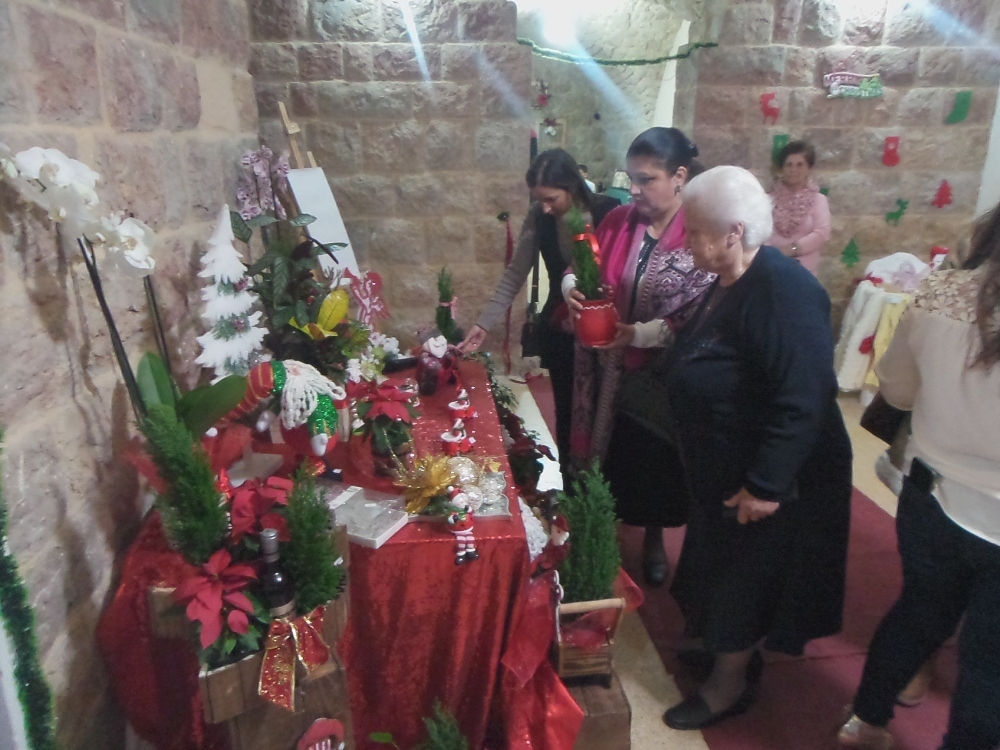 إقبال على شراء المصنوعات الخاصة بالميلاد