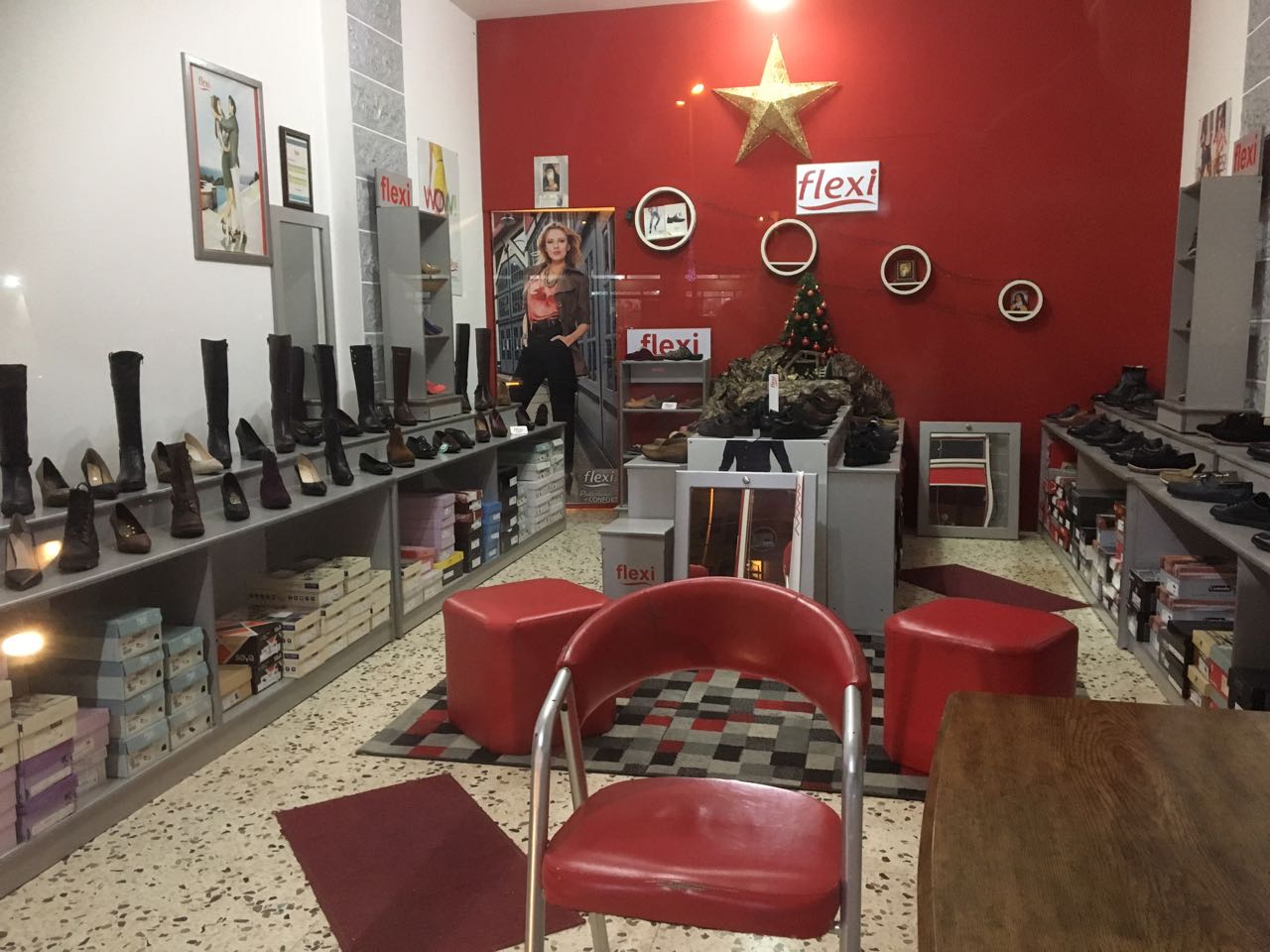 Mexican shoes اوتوستراد مرجعيون - القليعة، مقابل السوق العصري المركزي هـ: 71/901990