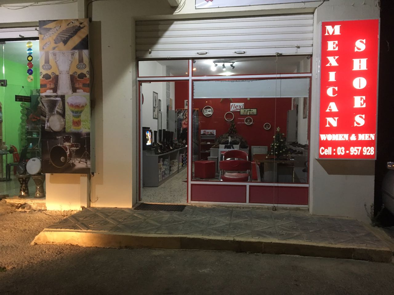 Mexican shoes اوتوستراد مرجعيون - القليعة، مقابل السوق العصري المركزي هـ: 71/901990
