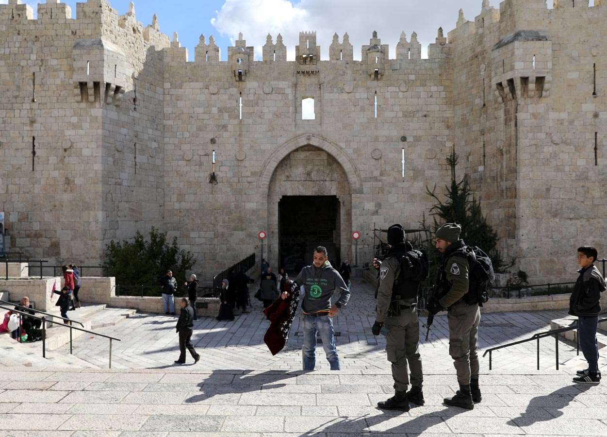 لن يتجاوز رد الفعل العالمي على القرار الأميركي سوى بيانات التحذير من التداعيات السلبية لتلك الخطوة (رويترز)