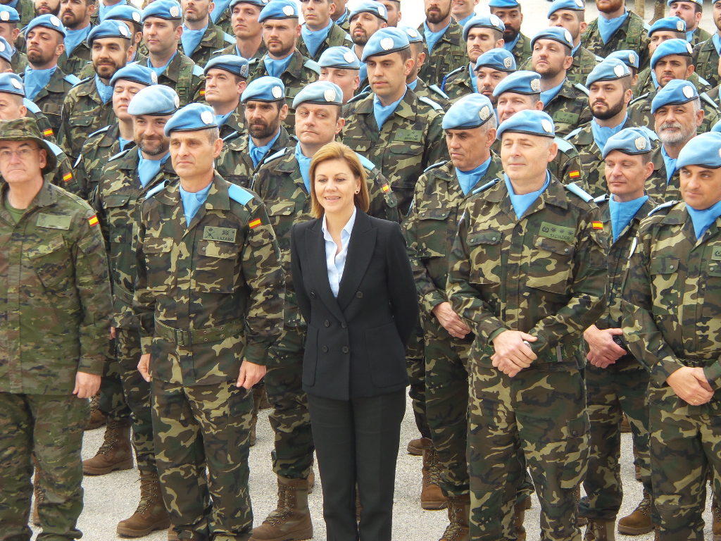 التقاط الصورة التذكارية مع الوزيرة