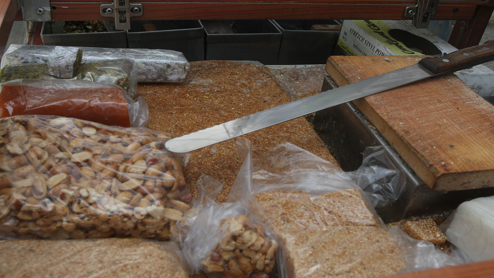 منذ 50 عاماً يبدأ سلامة يومه عند الخامسة فجراً (لوسي بارسخيان)