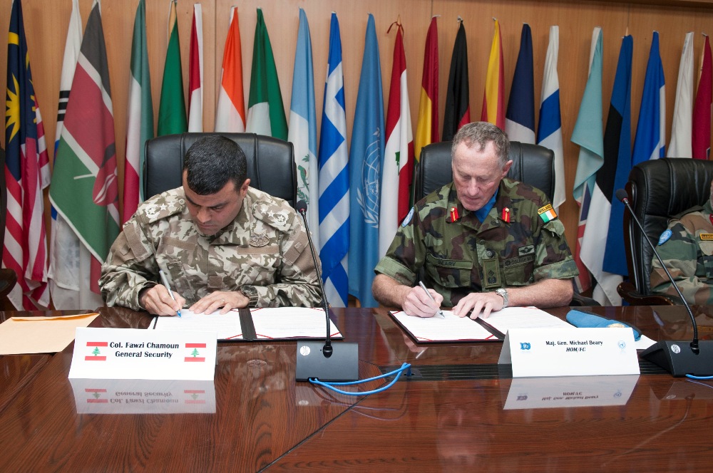 التوقيع على محضر التسليم