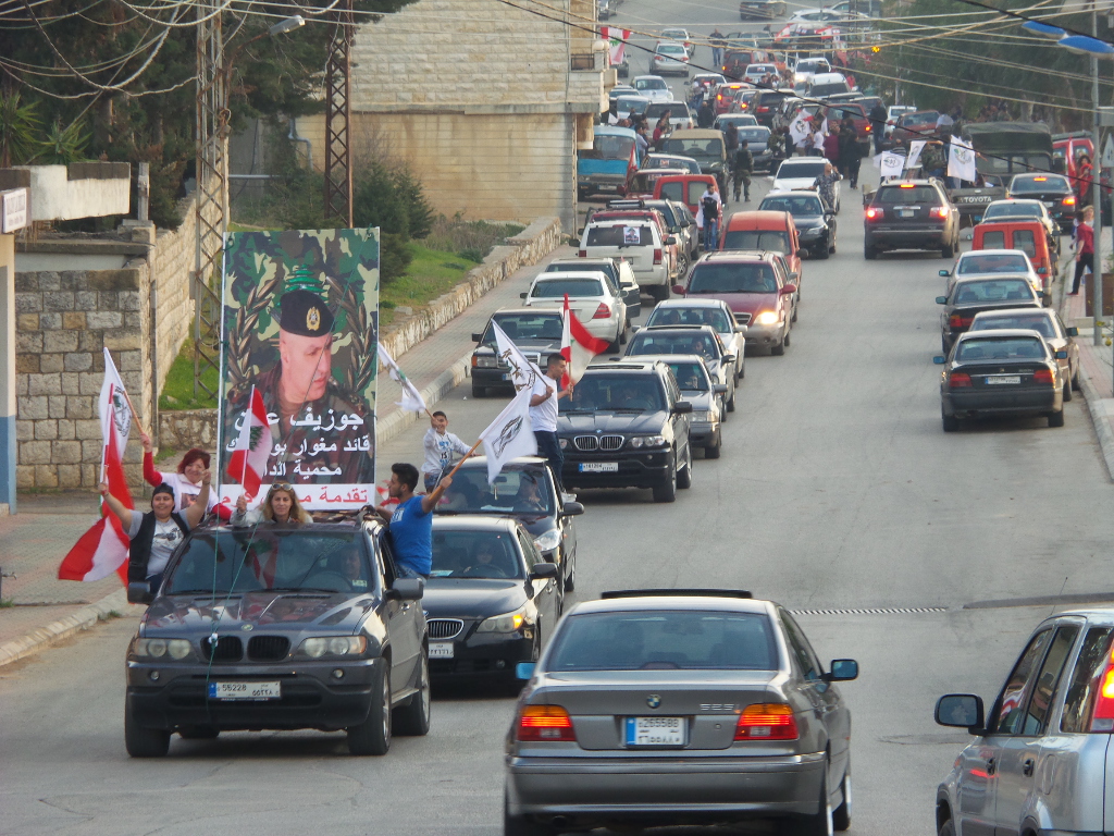 مواكب سيارة في بلدة القليعة