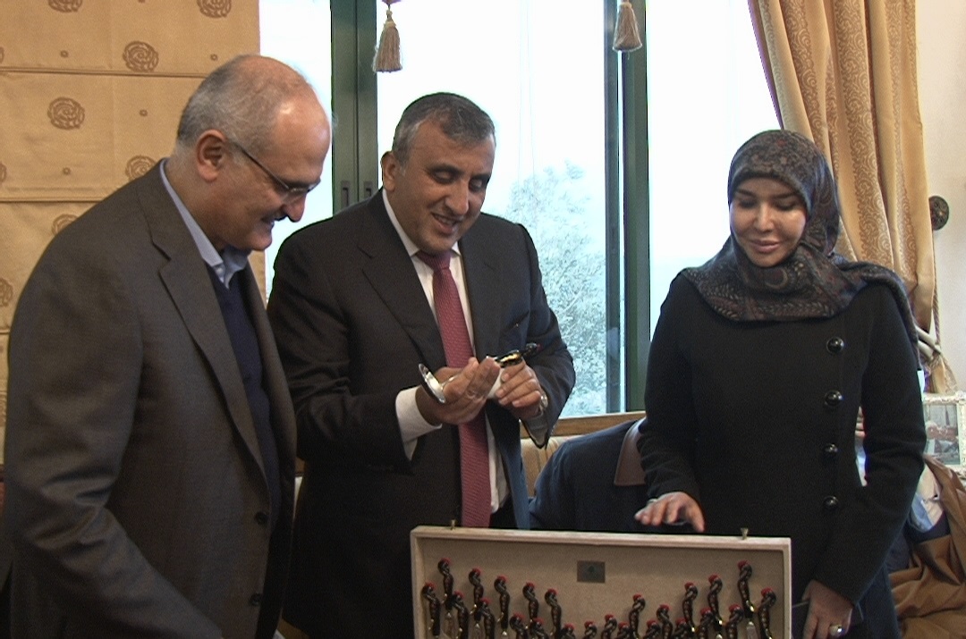 رئيس الصندوق الكويتي عبد الوهاب البدر يلقى التكريم في دارة الحاج علي حسن خليل