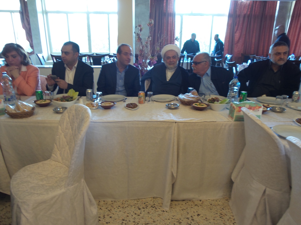 -وغذاء على شرفه في الخيام