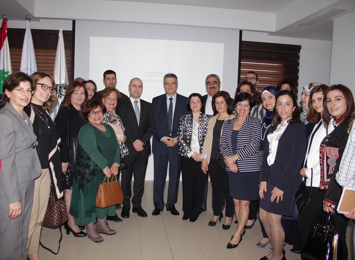 صورة جماعية مع وزير الصحة غسان حصباني ونقيبة الممرضات والممرضين الدكتورة نهاد يزبك ضومط