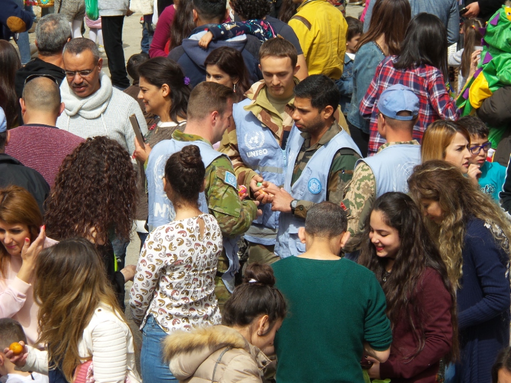 قوات دولية تشارك في العيد