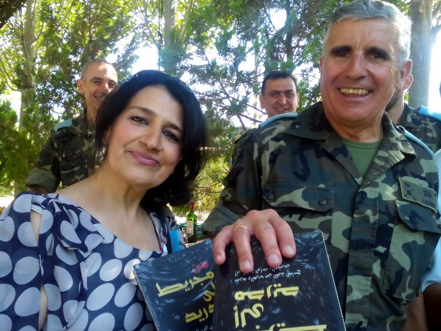 مايا العشي مع قائد القطاع الشرقي في اليونيفيل خلال لقائه مع إعلاميي مرجعيون حاصبيا