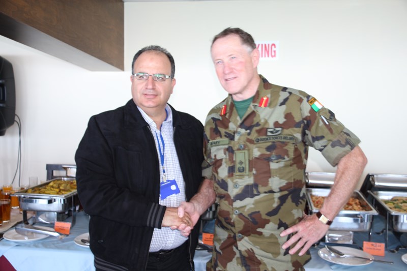 الإعلامي سامر وهبي والقائد العام لقوات الطوراىء الدولية الجنرال مايكل بيري