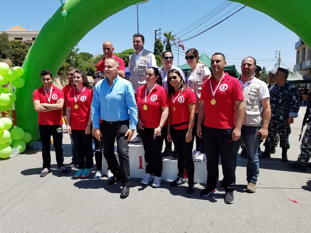 ساري غلمية، نائب رئيس بلدية جديدة مرجعيون، متقدّماً الناشطين