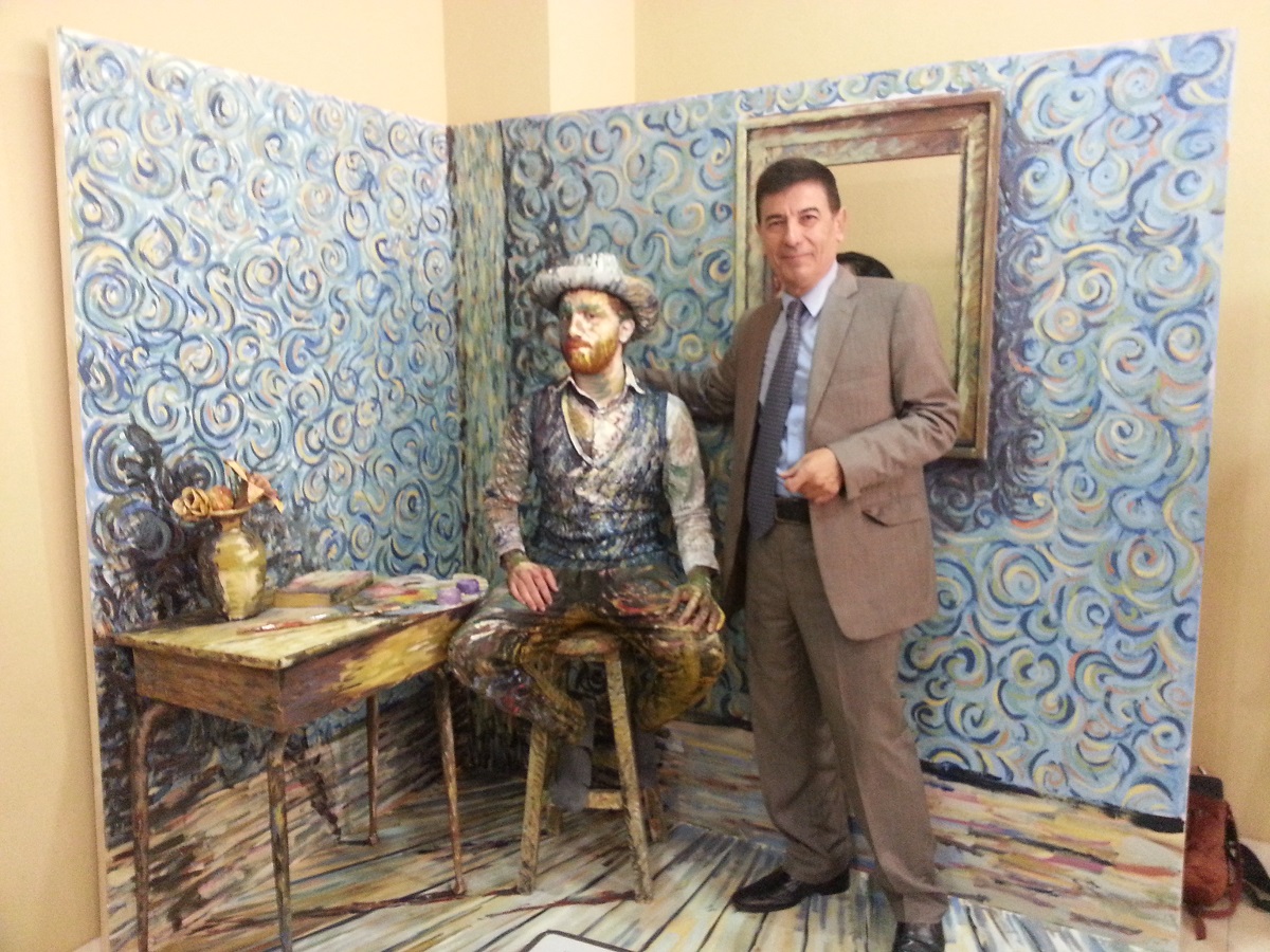 يوسف غزاوي مع عمل فان غوغ