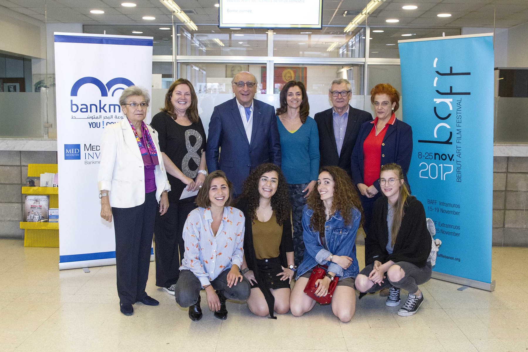 صورة للجنة المسابقة والفائزين