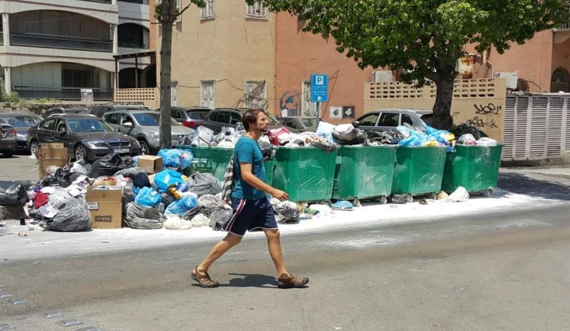 زرعوا الشوارع بالمستوعبات،  بوجودها  عمّ الديار الهنا