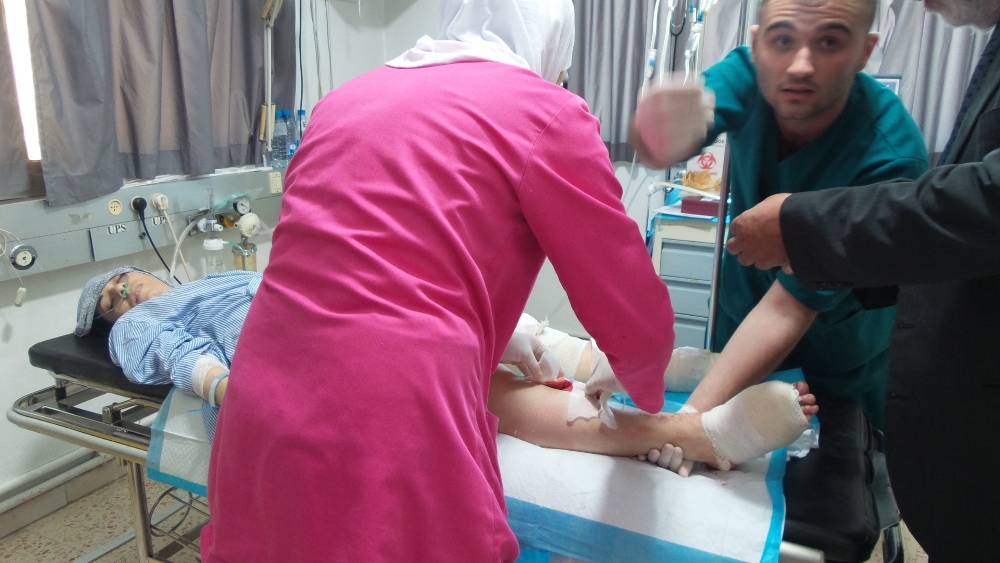 اثناء معالجتها في المستشفى