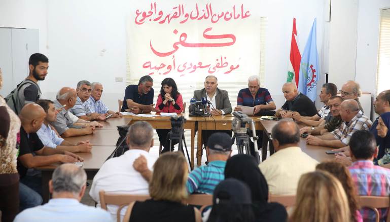 الموظفون يطالبون الحريري بإنصافهم بوصفه صاحب الشركة ورئيس الحكومة (علي علوش)