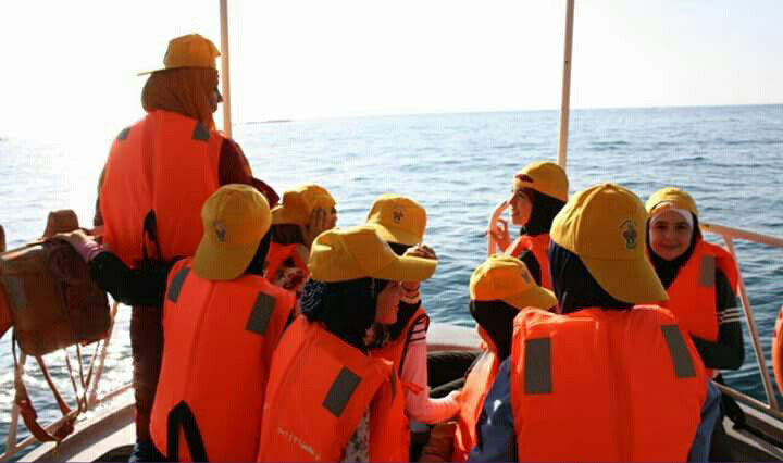 جولةً في بحر مدينة صور