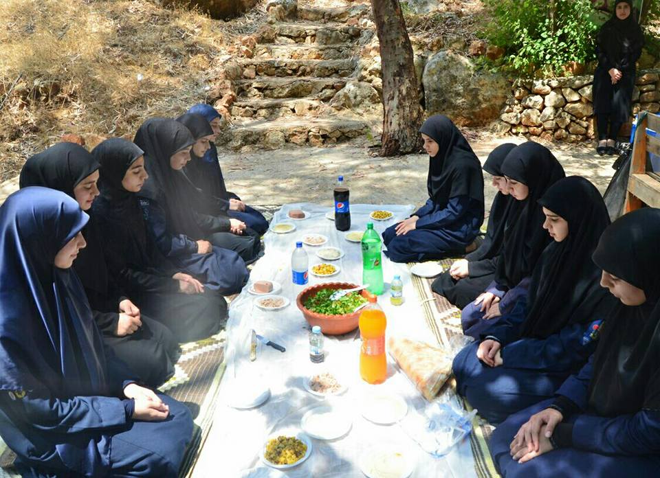 تخييمي على ضفاف نهر شحور لدليلات كشافة الإمام المهدي (عج)