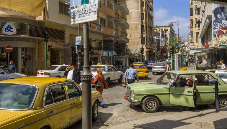 في السرفيس.. يصعد معك مجتمع بأكمله