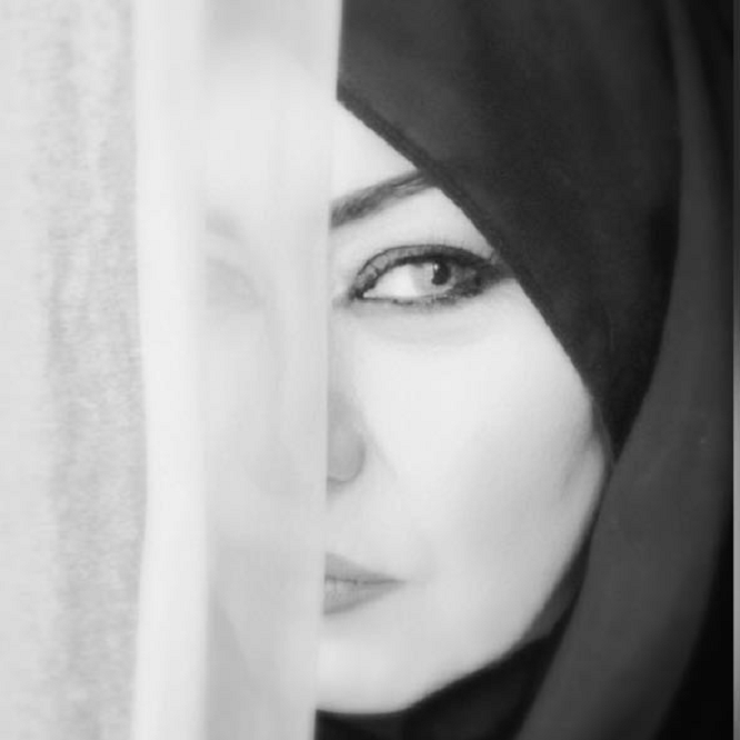 الشاعرة هدى صادق: للخيام وعشقها مفعول سحري يبطل شعوذة الكره  ‎وينقّي مرارة الاغتراب من دمائنا