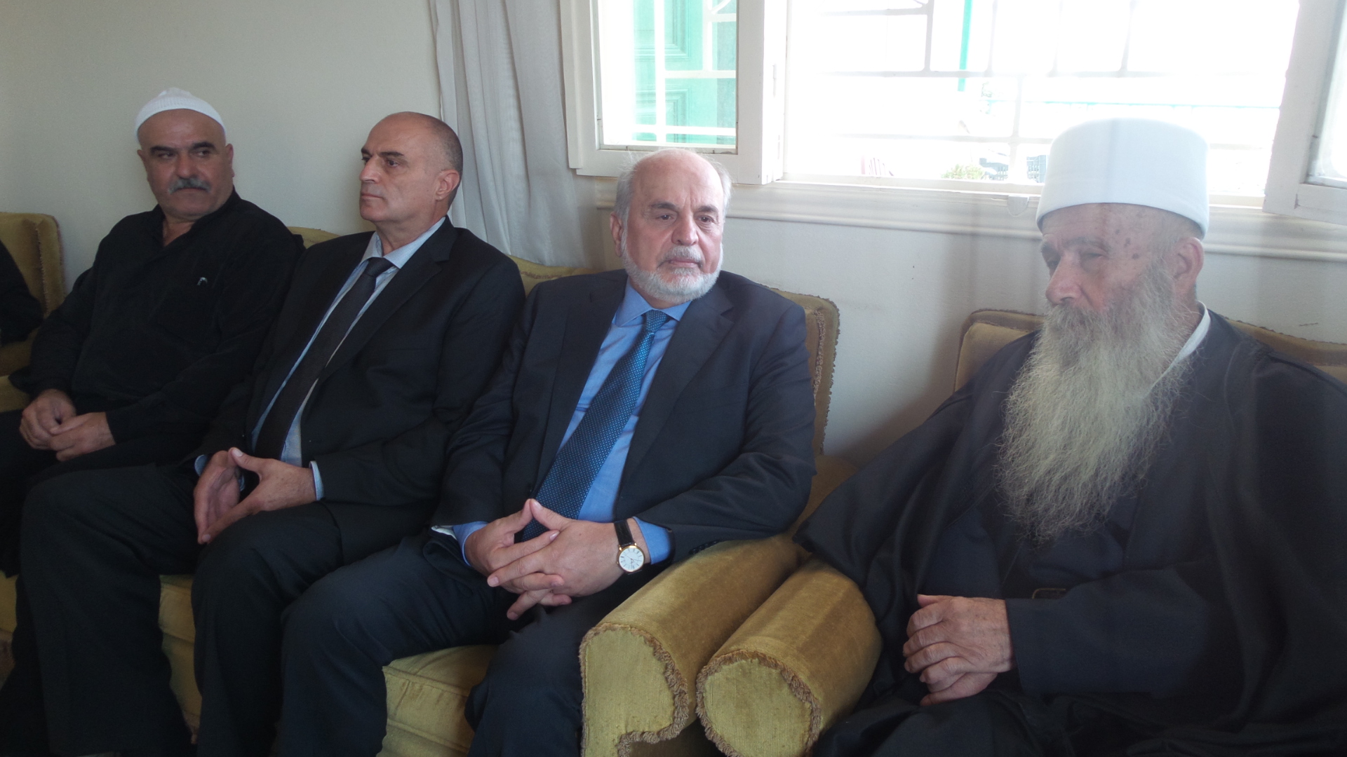  النائب حردان مقدما التهاني بالعيد الى الشيخ قيس