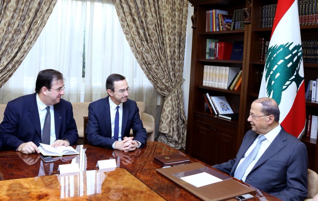 رئيس الجمهورية العماد ميشال عون خلال استقباله وفد مجلس الشيوخ الفرنسي في قصر بعبدا