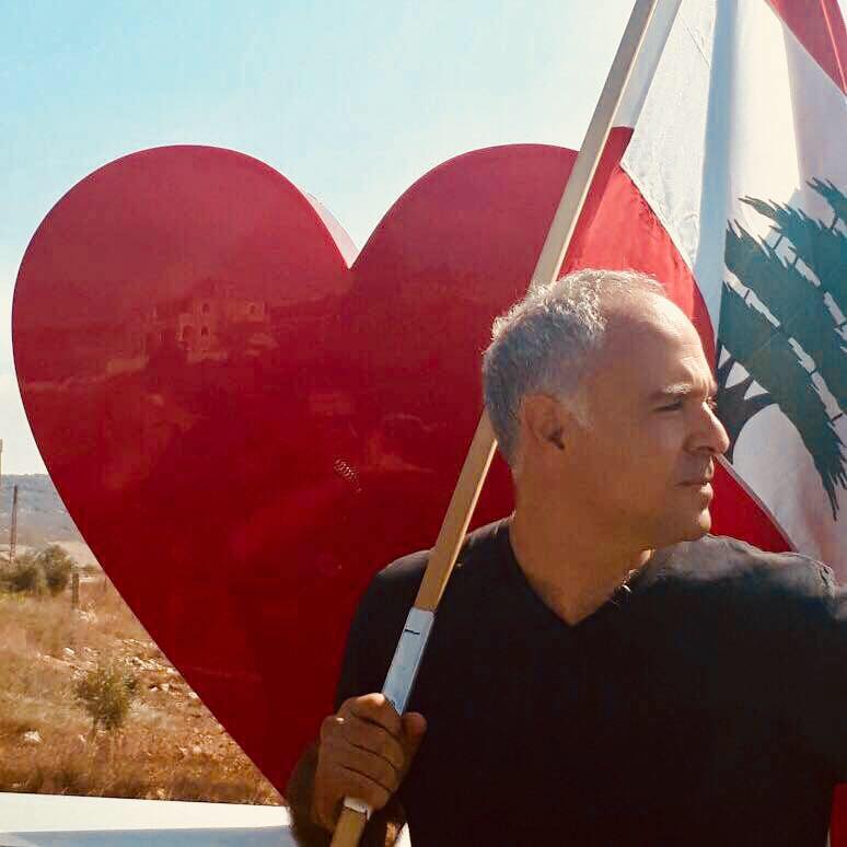 الناشط السياسي فادي أبو جمرة.. في إحدى المناسبات الوطنية