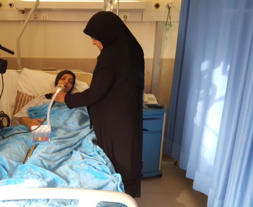 دعاء..  ترقد في مستشفى تبنين الحكومي للمعالجة حيث نقلها زوجها