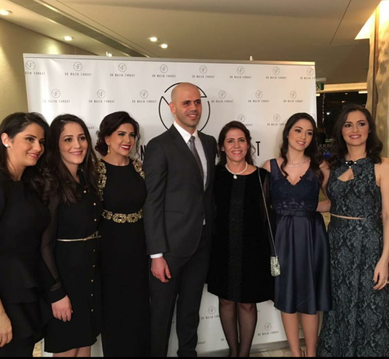 عقيلة الدكتور نجيب مع الدكتورة هدى وأبنائها 