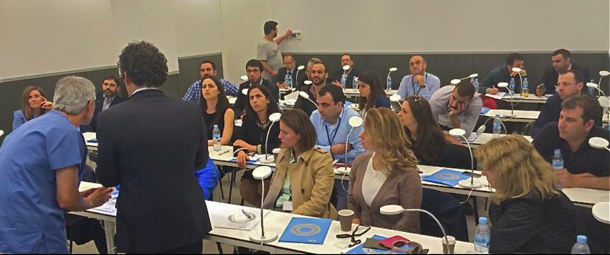 ... يشاركون في أحدى المؤتمرات