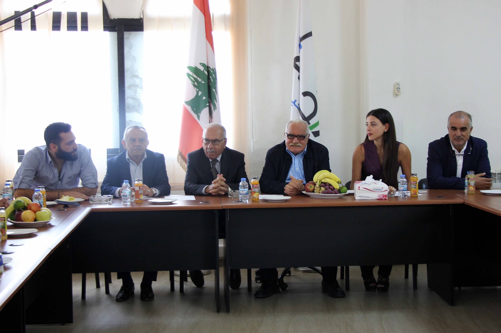 رئيس البلدية د علي عبدالله يقدّم شروحات عن البلدة