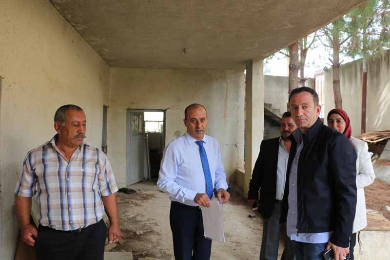 الخطيب ومدير مدرسة حلتا منصور العنز