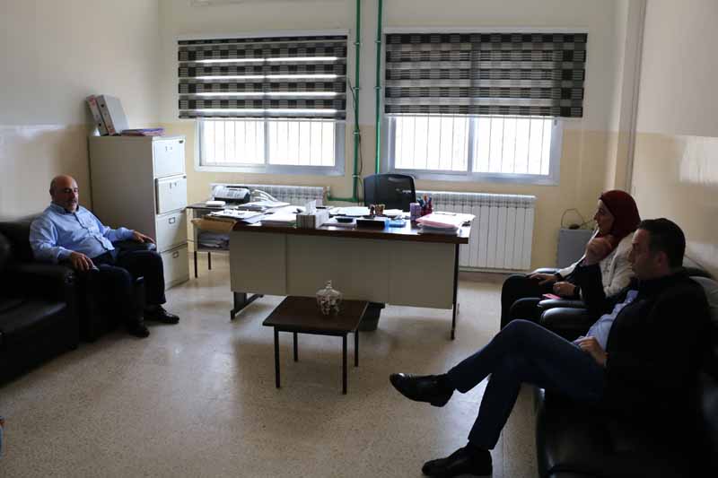 الخطيب ومدير مدرسة عين جرفا نسيب الحسنية