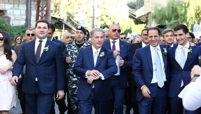 يقود النائب نديم الجميّل ثورة المعارضة ضدّ سلطة سامي الجميّل 