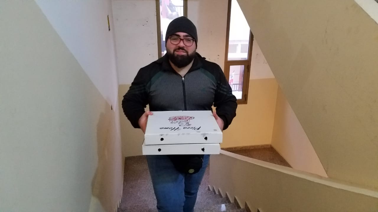 مقابل كل بيتزا.. البيتزا الثانية، بذات الحجم، بسعر 5 آلاف ل ل والتوصيل مجّاني وسريع